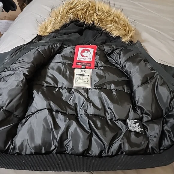 Canada Weather Gear Jacket Woman Size Medium Faux Fur Lined Hood Black Insulated